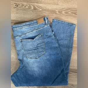 American Eagle Light Wash Jeans **Curvy**